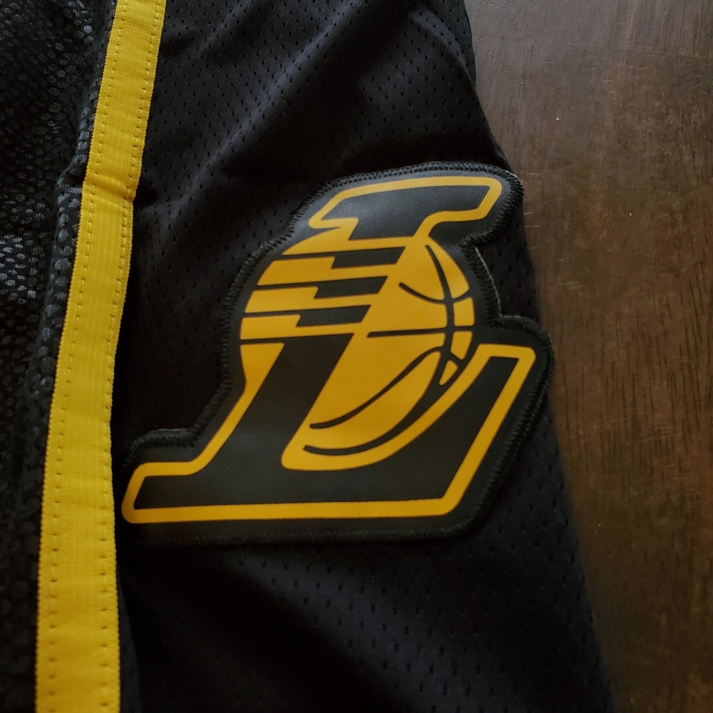 Los Angeles Lakers - Picture 2 of 9